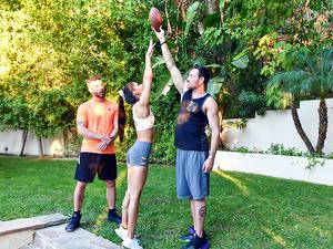 jayden jaymes fucks her neighbor rough