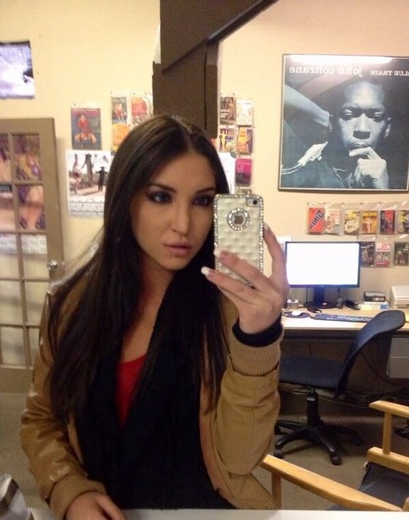 Giselle Leon10